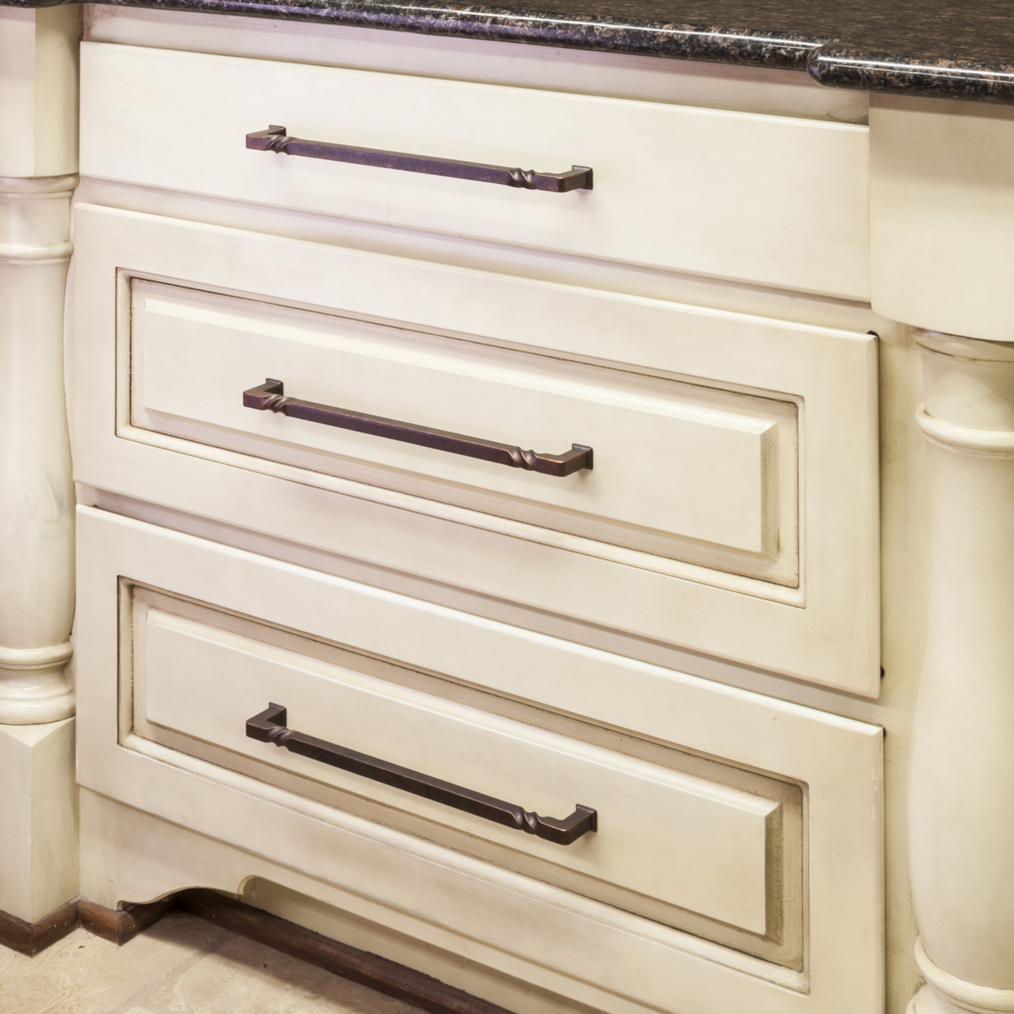 Tahoe Cabinet Pull in Distressed Oil Rubbed Bronze